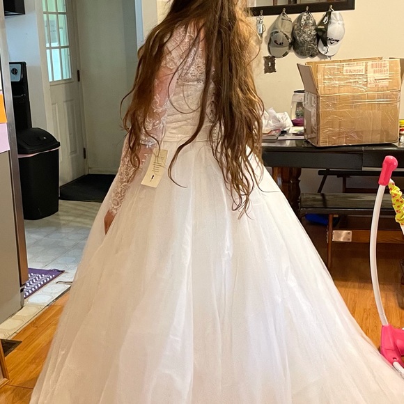 BRAND NEW Ball Gown Long Sleeve Wedding Dress - Picture 3 of 6